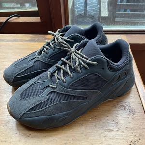 Yeezy 700 - Utility Black - 10.5